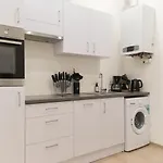 City Apartment, Central, 2 Min To U1 Keplerplatz, Monthly Stays Only