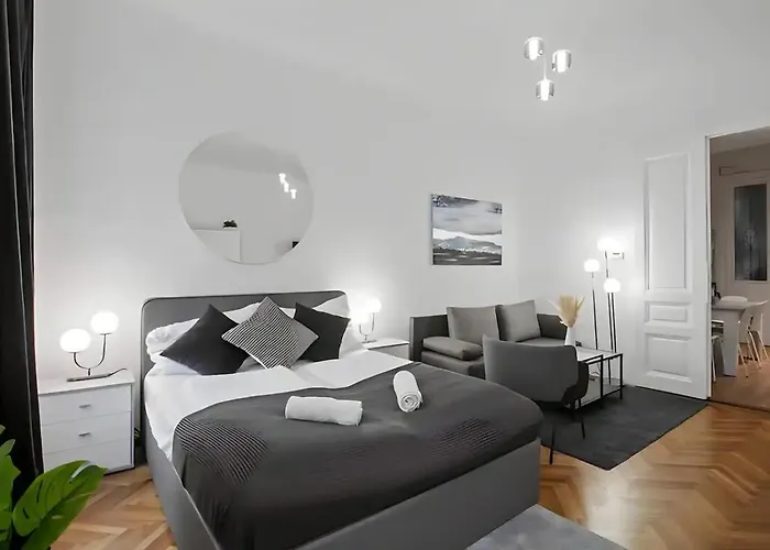City Apartment, Central, 2 Min To U1 Keplerplatz, Monthly Stays Only
