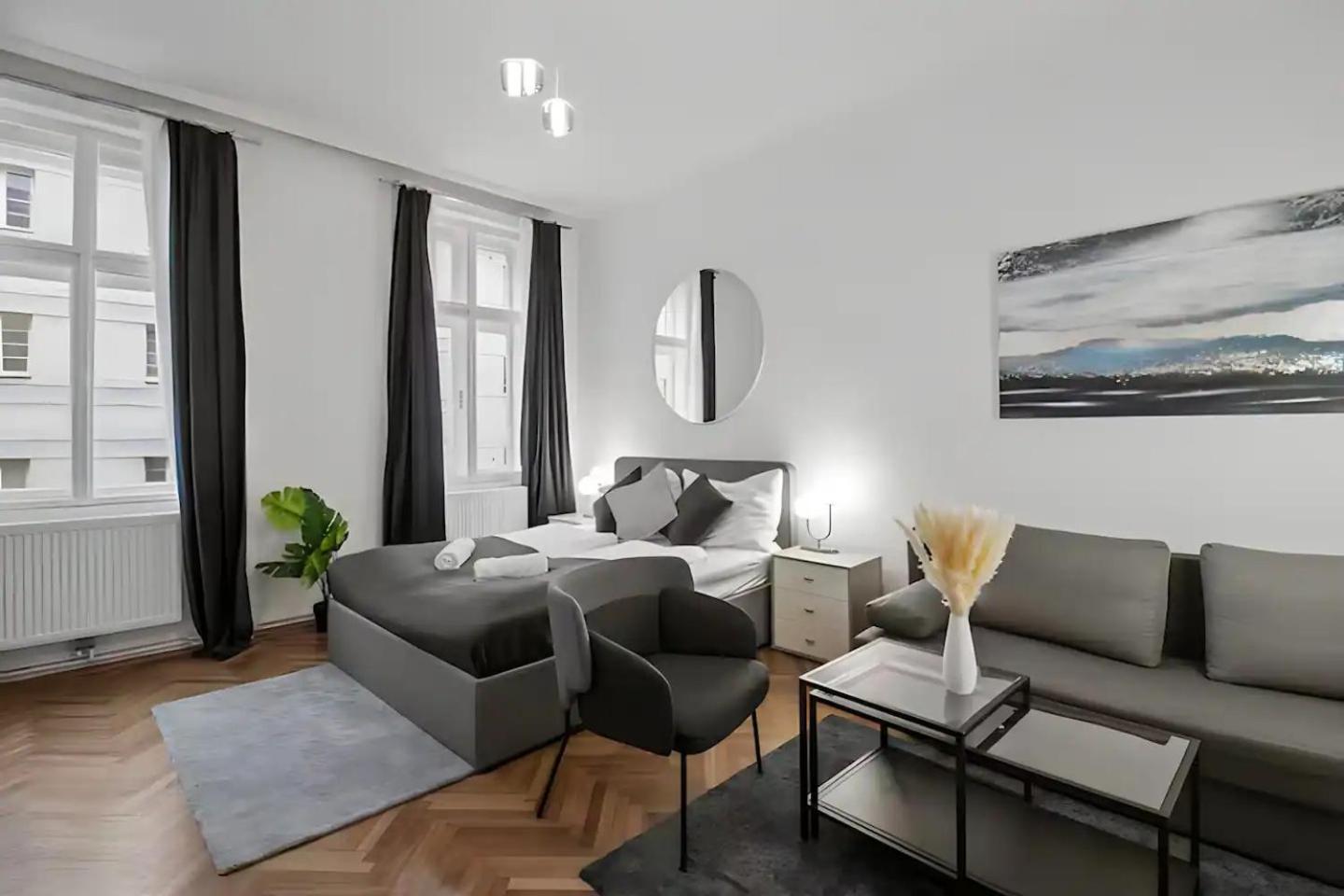 Apartment, Central, 2 Min To U1 Keplerplatz, Monthly Only *